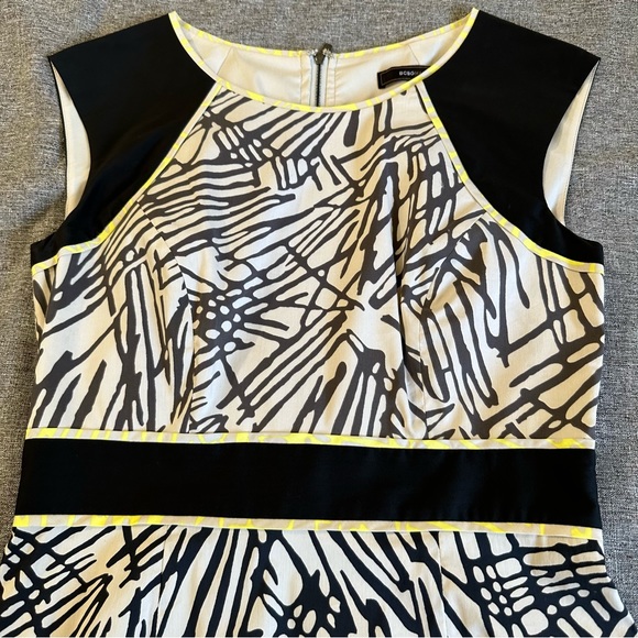 BCBG MaxAzria cap sleeve print dress LIKE NEW - Picture 3 of 14